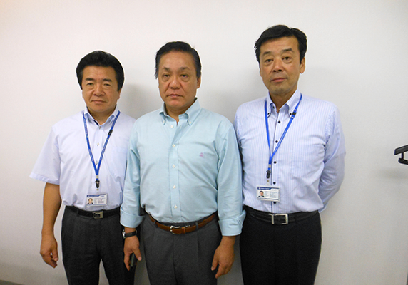 左から三浦敏明取締役、天川栄司専務取締役、川島正和執行役員