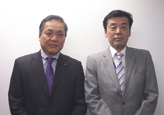 天川栄司常務取締役（左）と川島正和執行役員